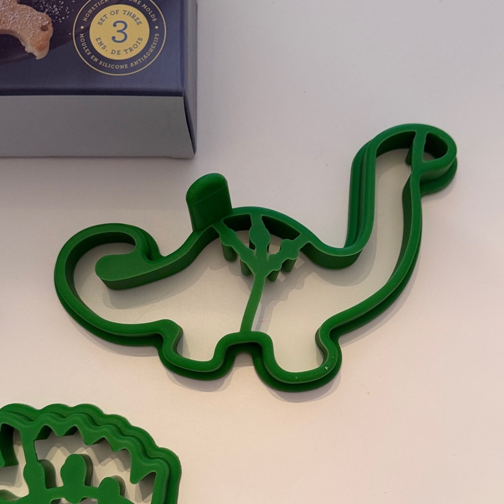 Williams Sonoma Fun Dinosaur Pancake Molds & toast stamps 🦕 🦖 - Picture 6 of 8